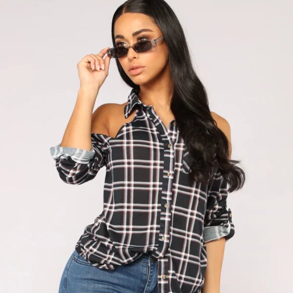 Fashion Nova Tops - 3/for$10🍒 - Cut Out Shoulders Plaid Top (Large)